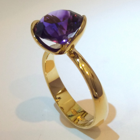 DESIGNER GOLD RING WITH BEST QUALITY AMETHYST
