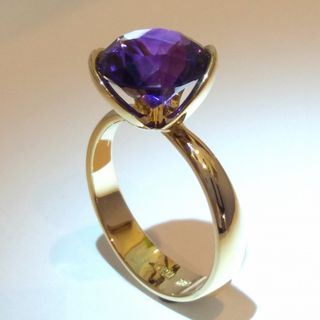 DESIGNER GOLD RING WITH BEST QUALITY AMETHYST
