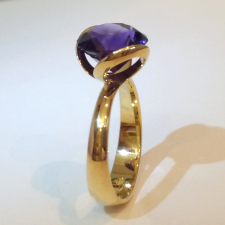 DESIGNER GOLD RING WITH BEST QUALITY AMETHYST